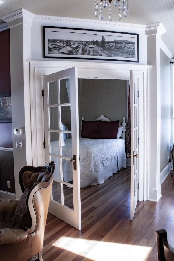Mccloud River Bed And Breakfast ภายนอก รูปภาพ
