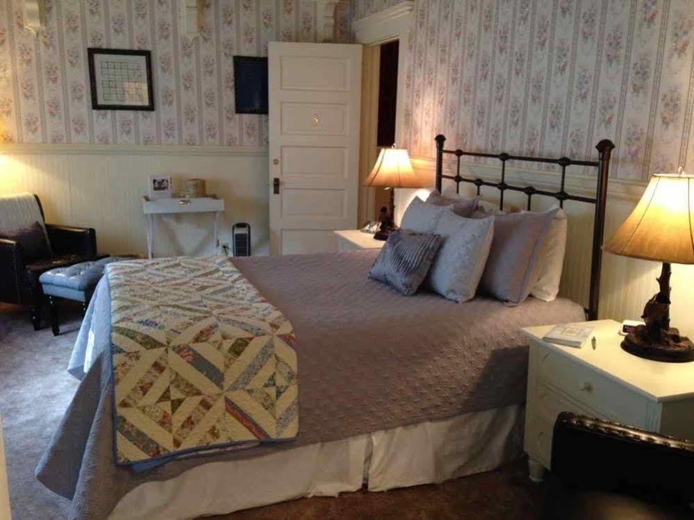 Mccloud River Bed And Breakfast ภายนอก รูปภาพ